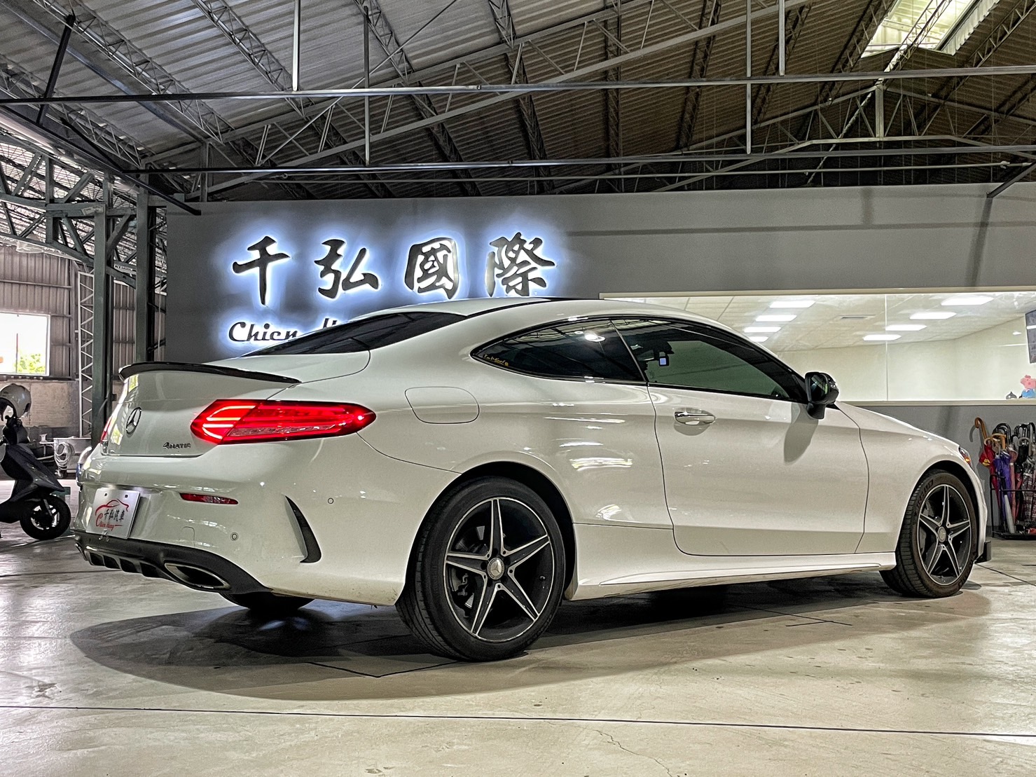 M-Benz C-Class Sedan C300 Coupe  第3張相片