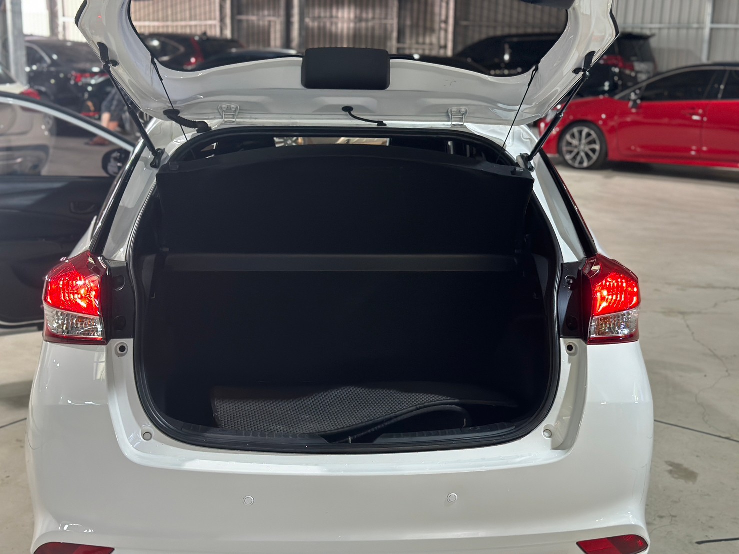 ♦️2020年出廠Toyota Yaris 1.5雅緻♦️  第13張相片