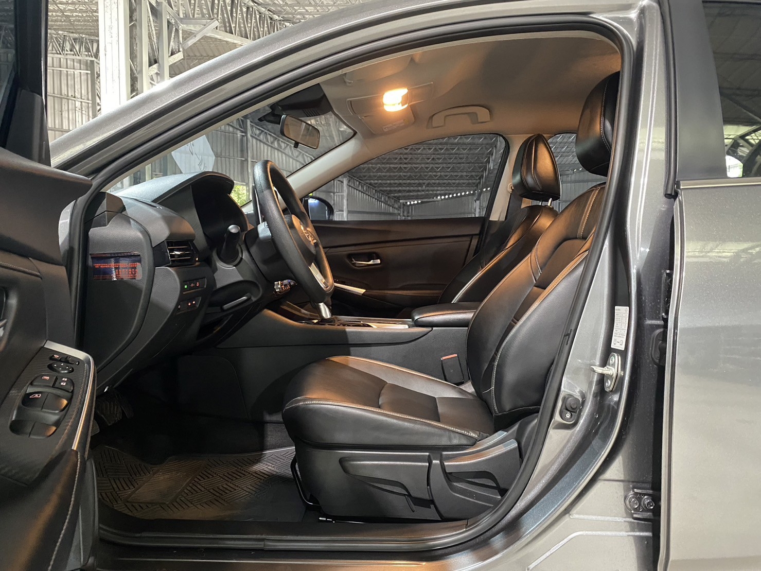 正2021年♦️Nissan Sentra 1.6尊爵版♦️  第5張相片