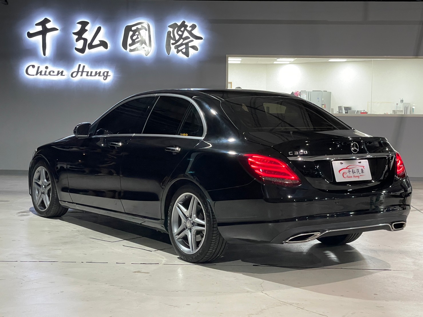 ♦️W205型 M-Benz C-Class C300 AMG♦️  第3張相片
