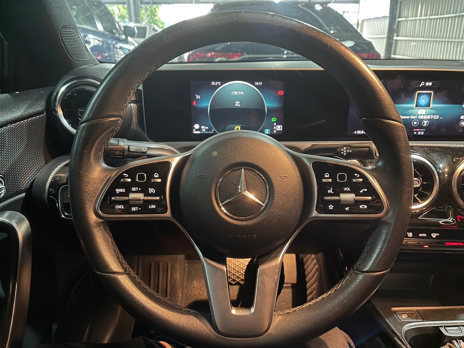 正2019年♦️M-Benz A-Class A200♦️  第9張相片