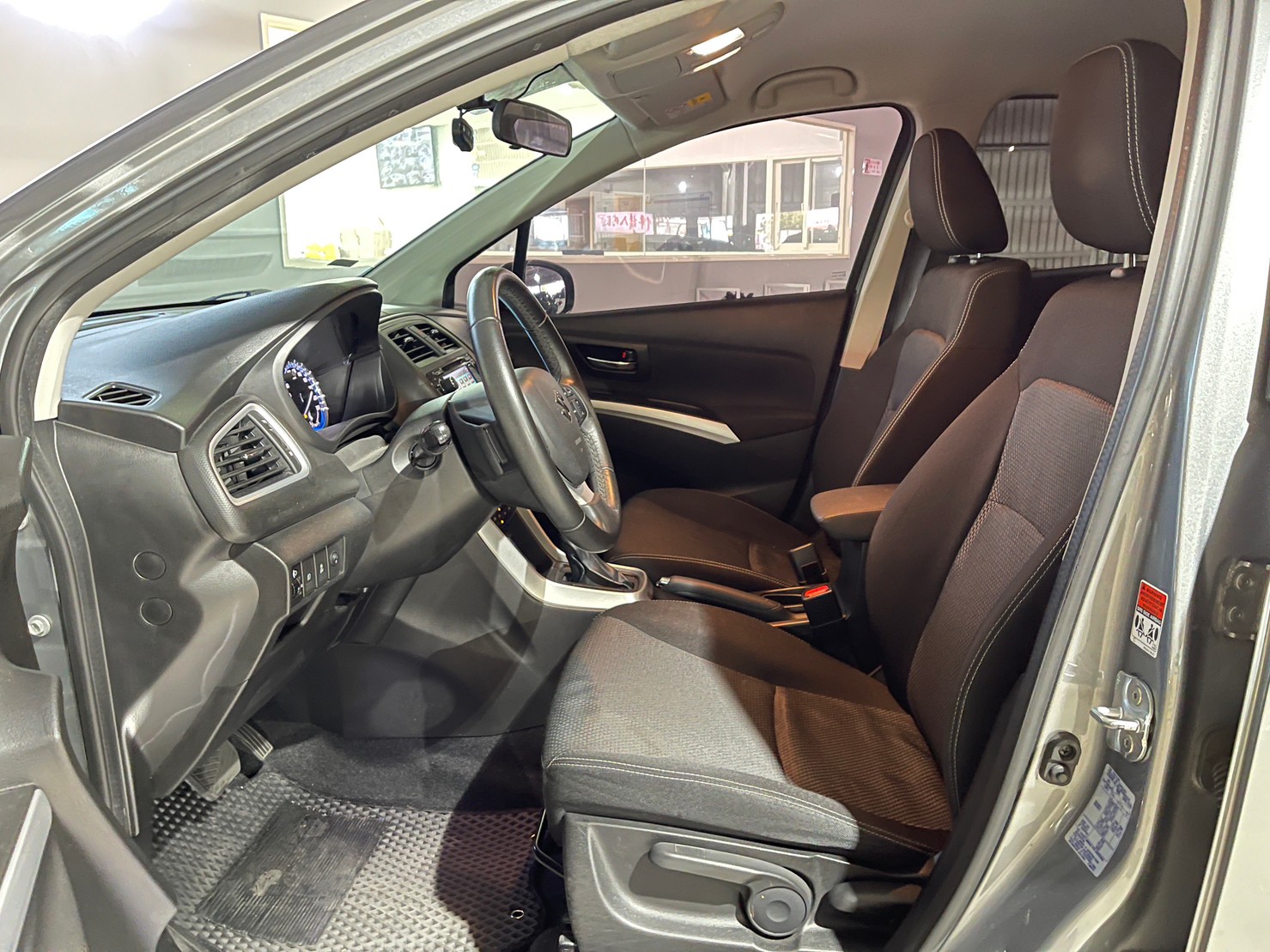 正2015年♦️Suzuki SX4 Crossover 1.6 GL Plus♦️  第5張相片