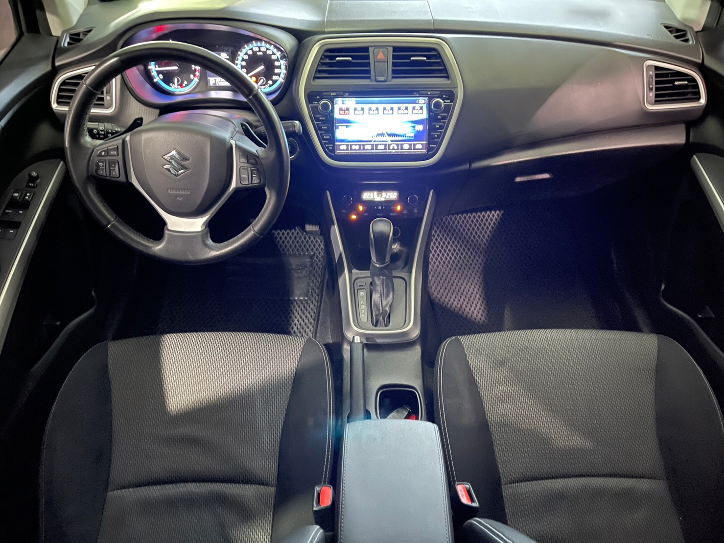 正2015年♦️Suzuki SX4 Crossover 1.6 GL Plus♦️  第7張相片