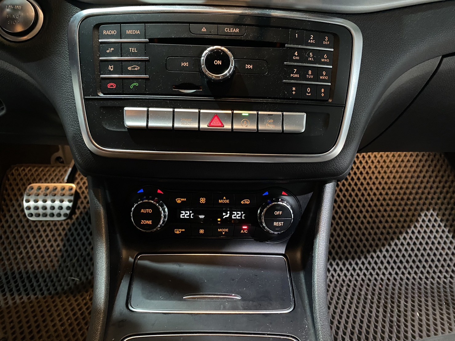 正2018年♦️M-Benz GLA-Class GLA180運動版♦️  第9張相片