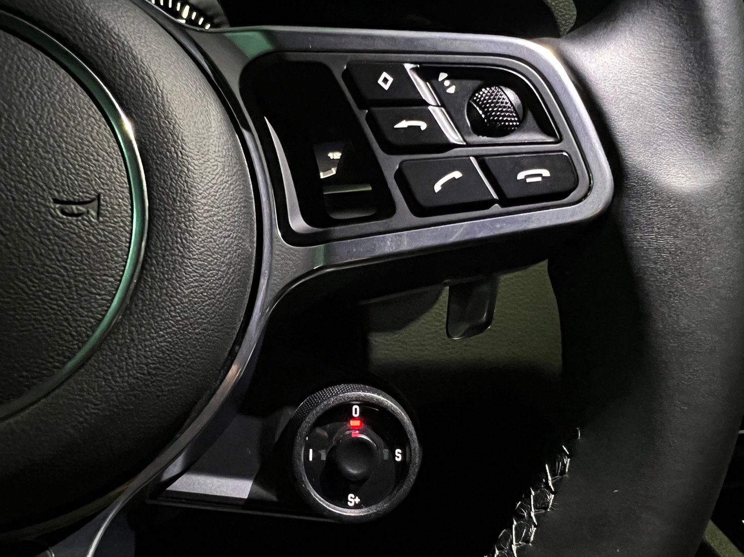 正2021年♦️Porsche Cayenne Coupe V6♦️  第6張相片