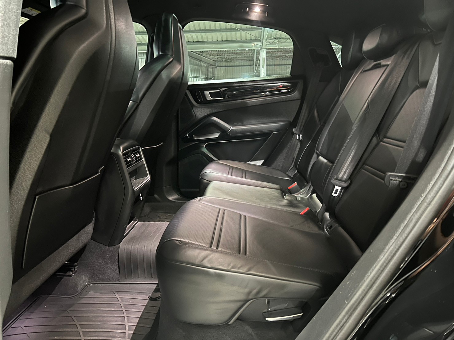 正2021年♦️Porsche Cayenne Coupe V6♦️  第8張相片