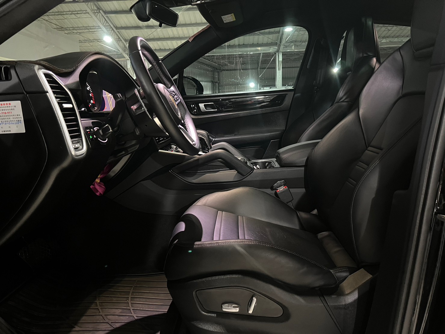 正2021年♦️Porsche Cayenne Coupe V6♦️  第9張相片