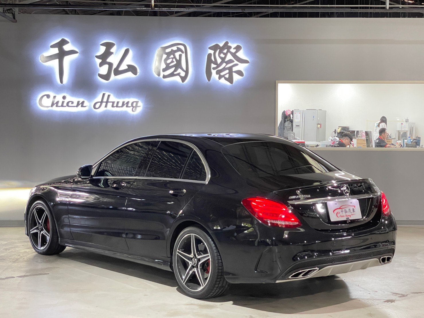 正2015年♦️W205型 M-Benz C-Class C300 AMG♦️  第3張相片