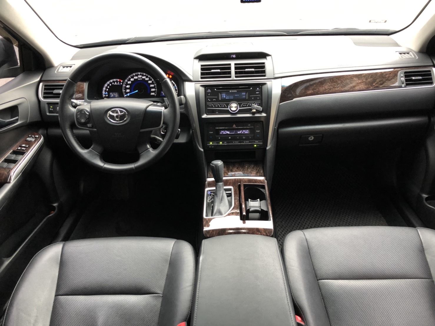 ♦️正2018年出廠 Toyota Camry 2.0經典♦️  第7張相片