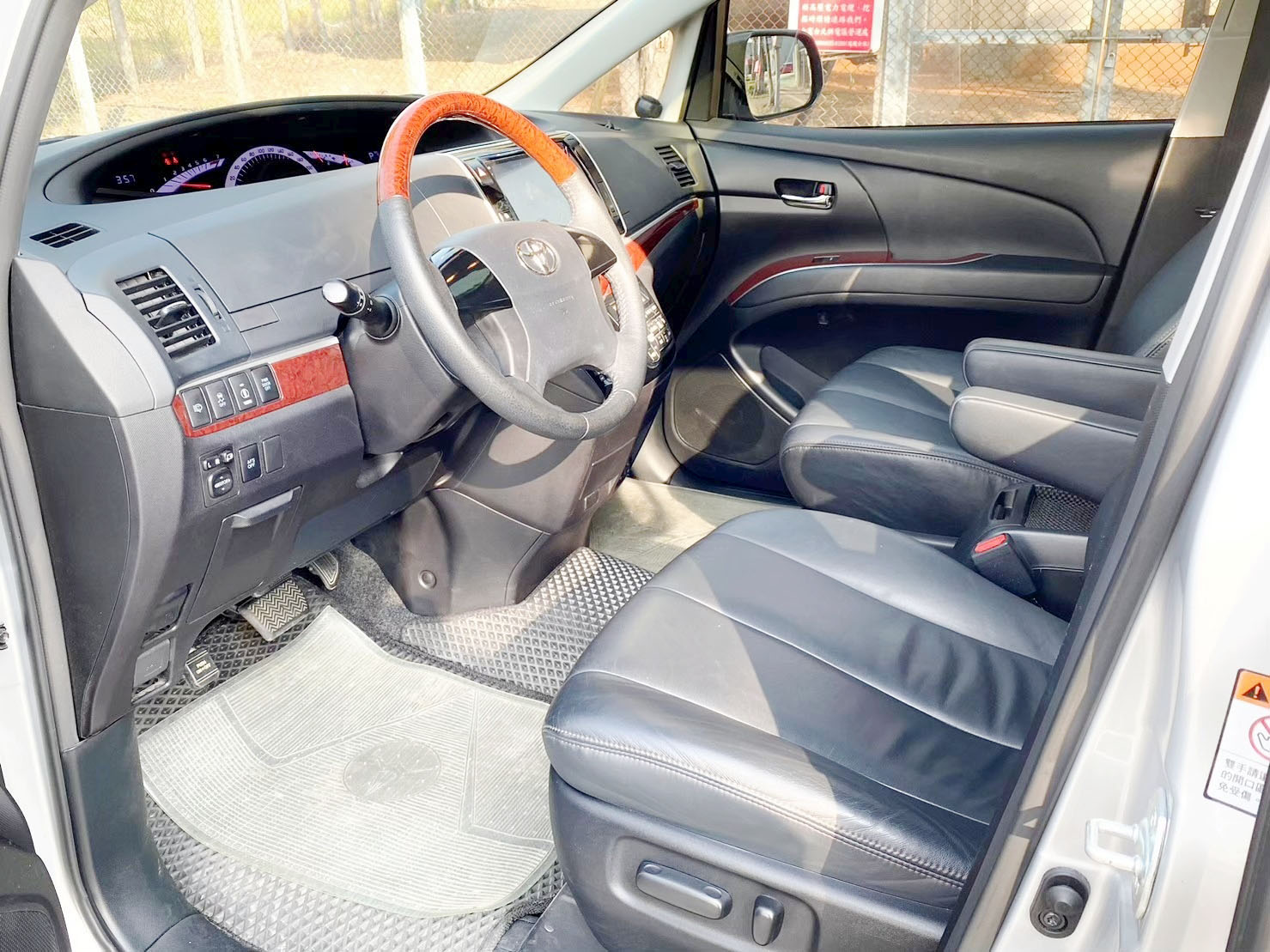 ♦️正2017年Toyota Previa 2.4豪華版♦️  第19張相片