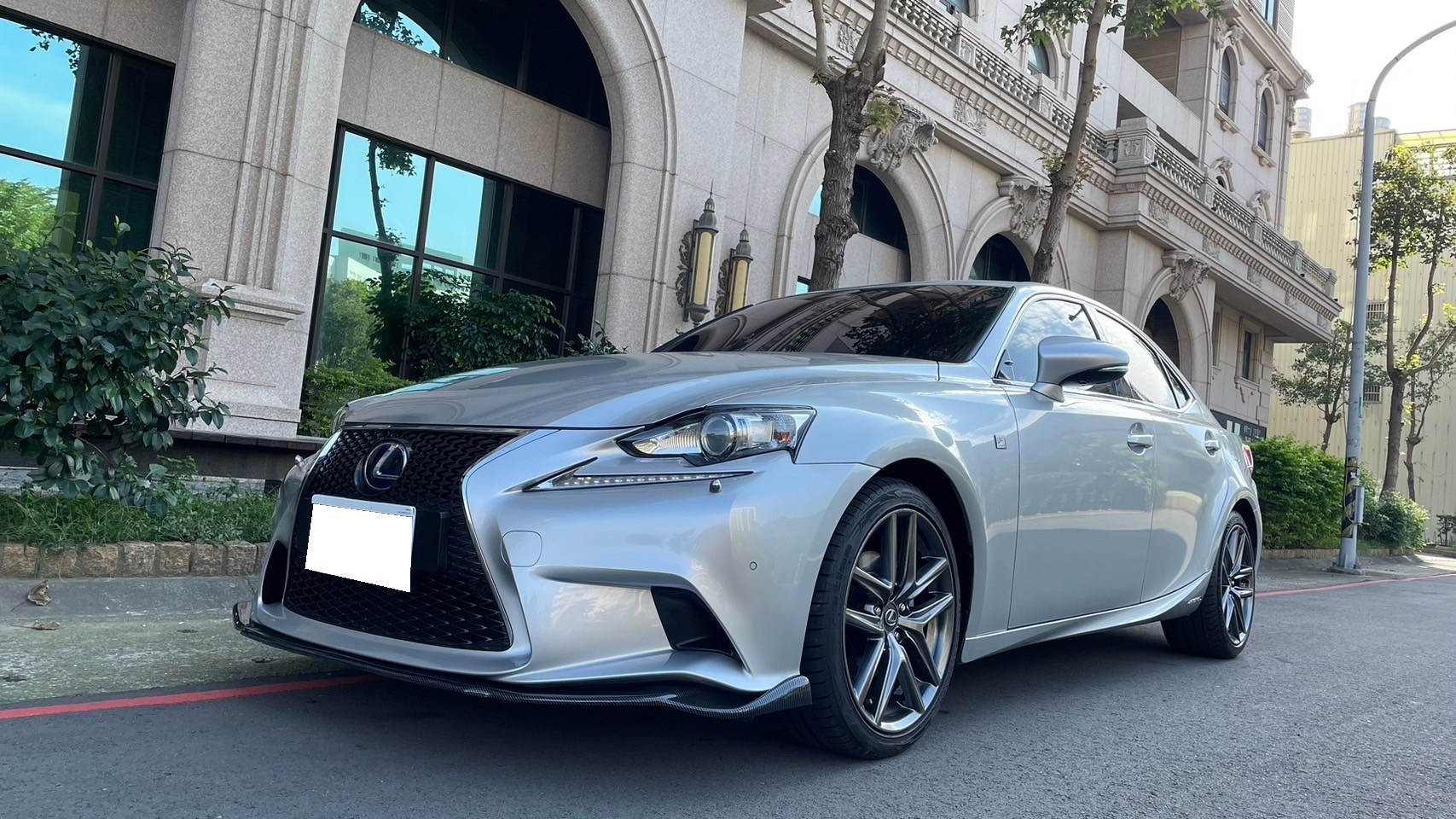 2015年 LEXUS IS300H F-SPORT 正運動版 車況漂亮里程跑少  第1張相片