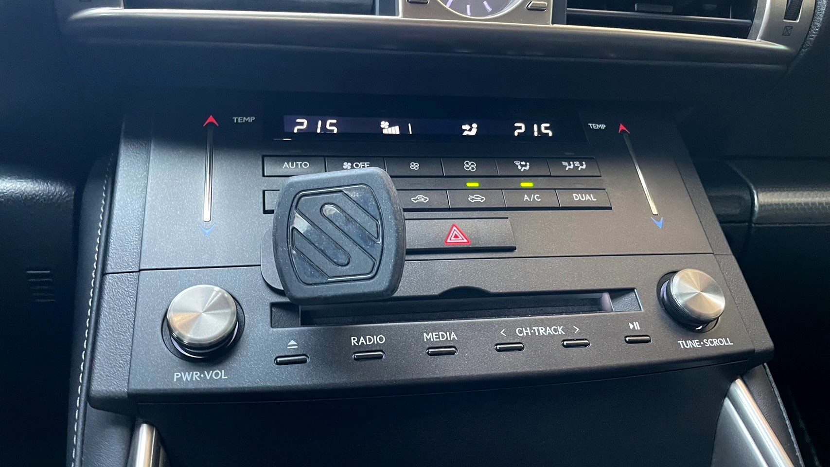2015年 LEXUS IS300H F-SPORT 正運動版 車況漂亮里程跑少  第8張相片