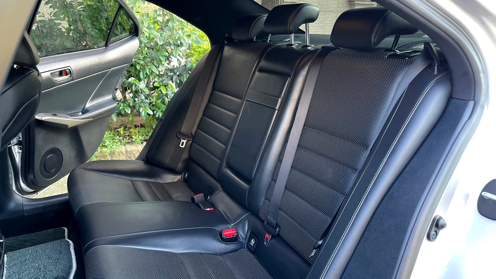 2015年 LEXUS IS300H F-SPORT 正運動版 車況漂亮里程跑少  第10張相片