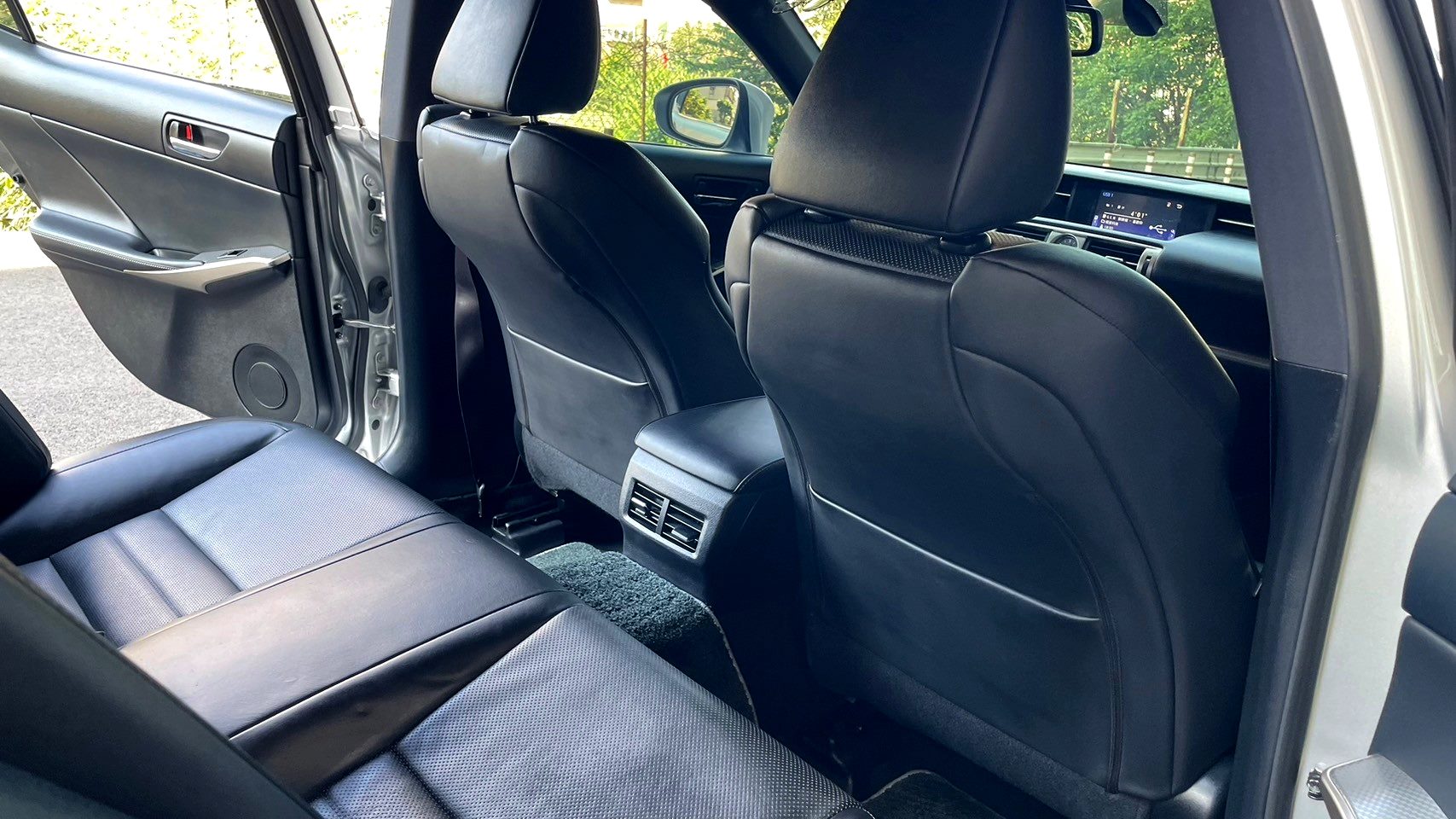 2015年 LEXUS IS300H F-SPORT 正運動版 車況漂亮里程跑少  第11張相片
