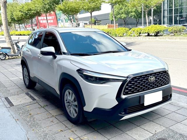 2021 COROLLA CROSS 尊爵版 低里程 全原版件  ACC跟車/摸門/LED頭燈/盲點/導航/車偏/恆溫  第3張相片