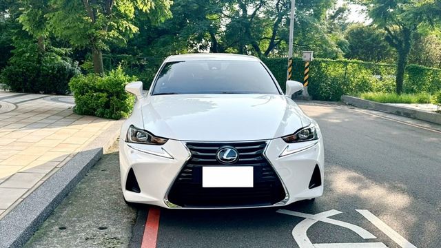 2016/17年 LEXUS  IS200T 豪華版  2.0 渦輪引擎 小改款後  第2張相片
