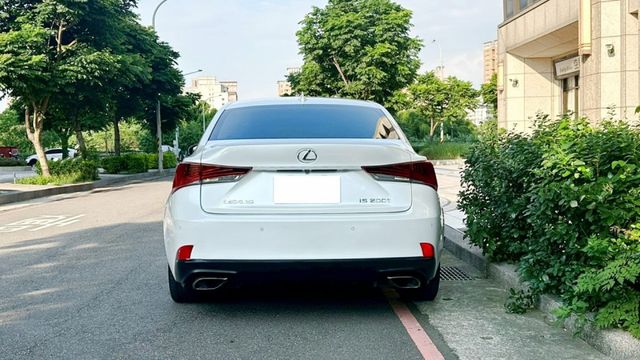 2016/17年 LEXUS  IS200T 豪華版  2.0 渦輪引擎 小改款後  第4張相片