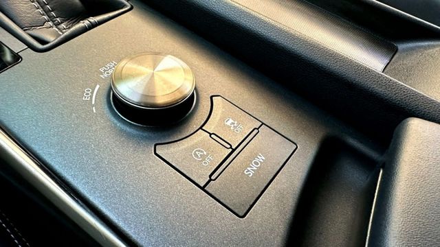 2016/17年 LEXUS  IS200T 豪華版  2.0 渦輪引擎 小改款後  第12張相片