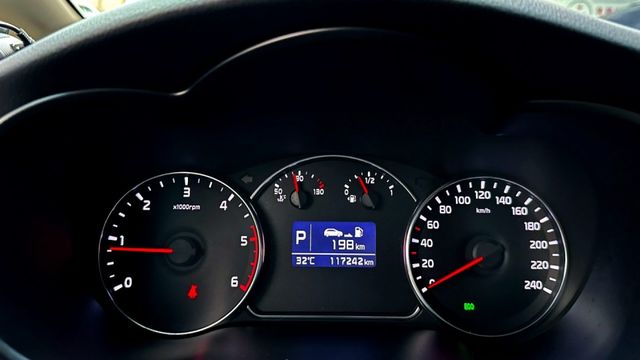2017年 KIA CARENS 1.7 柴油版 五人座 有加第三排  第9張相片