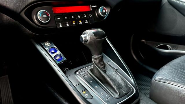 2017年 KIA CARENS 1.7 柴油版 五人座 有加第三排  第12張相片