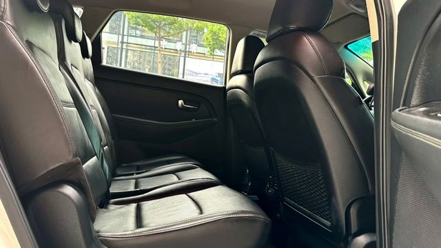 2017年 KIA CARENS 1.7 柴油版 五人座 有加第三排  第14張相片