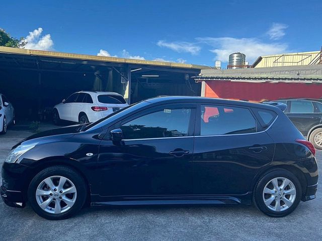 豪華版  I-KEY / 恆溫 / 定速 / 方向盤快控 / 空力套件  第7張相片