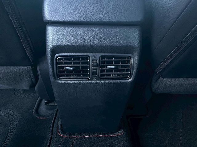 豪華版  I-KEY / 恆溫 / 定速 / 方向盤快控 / 空力套件  第16張相片