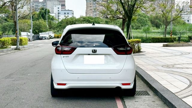 2022 FIT 1.5 汽油款 原廠保固中 新車選配 : 原廠大包、盲點、倒車影像、前車雷達。升級避震、鋁圈、卡鉗  第6張相片