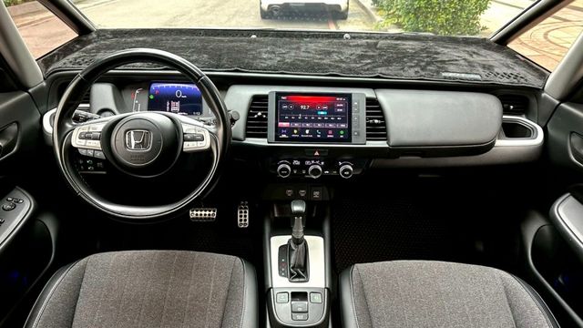 2022 FIT 1.5 汽油款 原廠保固中 新車選配 : 原廠大包、盲點、倒車影像、前車雷達。升級避震、鋁圈、卡鉗  第9張相片