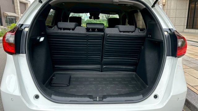 2022 FIT 1.5 汽油款 原廠保固中 新車選配 : 原廠大包、盲點、倒車影像、前車雷達。升級避震、鋁圈、卡鉗  第19張相片