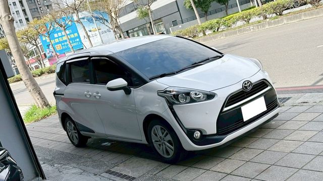 2017年 SIENTA 1.8 七人座 豪華版 摸門 / 盲點 / 抬顯 / 單電動側滑門 / 方向盤快控鍵 / 定速  第4張相片