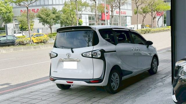 2017年 SIENTA 1.8 七人座 豪華版 摸門 / 盲點 / 抬顯 / 單電動側滑門 / 方向盤快控鍵 / 定速  第7張相片