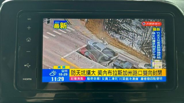 2017年 SIENTA 1.8 七人座 豪華版 摸門 / 盲點 / 抬顯 / 單電動側滑門 / 方向盤快控鍵 / 定速  第14張相片