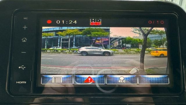 2017年 SIENTA 1.8 七人座 豪華版 摸門 / 盲點 / 抬顯 / 單電動側滑門 / 方向盤快控鍵 / 定速  第15張相片