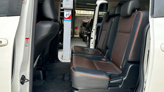 2017年 SIENTA 1.8 七人座 豪華版 摸門 / 盲點 / 抬顯 / 單電動側滑門 / 方向盤快控鍵 / 定速  第18張相片