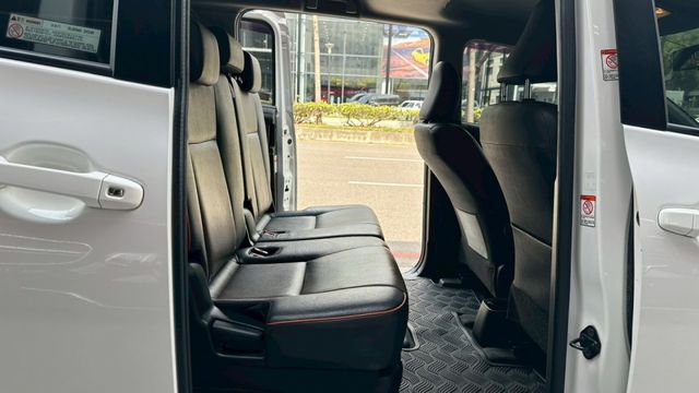 2017年 SIENTA 1.8 七人座 豪華版 摸門 / 盲點 / 抬顯 / 單電動側滑門 / 方向盤快控鍵 / 定速  第19張相片