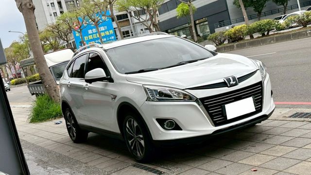 2014年 納智捷 U6 TURBO 2.0  一字頭就能輕鬆入手，配備: 摸門 / 天窗 / 換檔撥片 / 環景 /  第4張相片