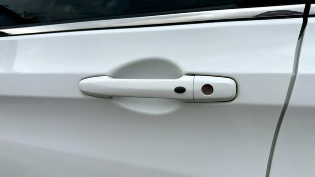 2014年 納智捷 U6 TURBO 2.0  一字頭就能輕鬆入手，配備: 摸門 / 天窗 / 換檔撥片 / 環景 /  第8張相片