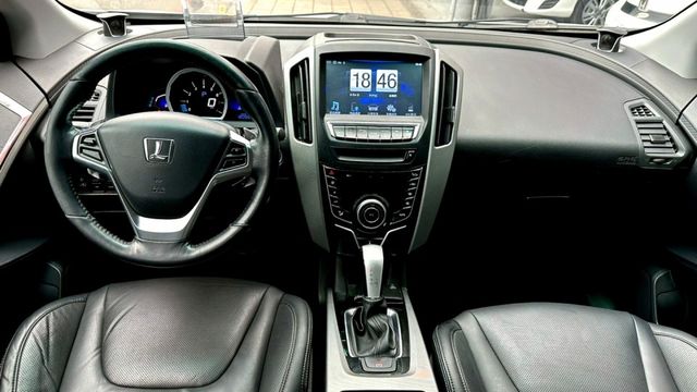 2014年 納智捷 U6 TURBO 2.0  一字頭就能輕鬆入手，配備: 摸門 / 天窗 / 換檔撥片 / 環景 /  第9張相片