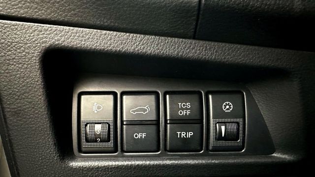 2014年 納智捷 U6 TURBO 2.0  一字頭就能輕鬆入手，配備: 摸門 / 天窗 / 換檔撥片 / 環景 /  第11張相片