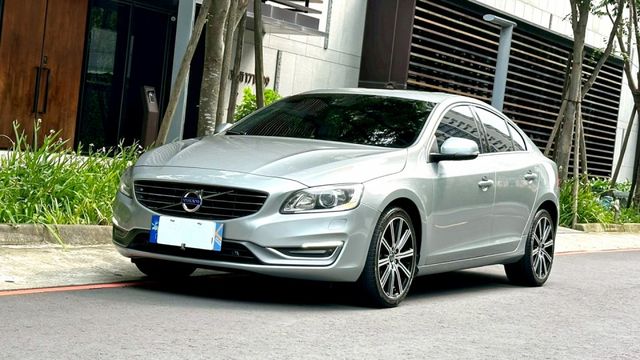 2013年 VOLVO S60 T4 1.6 小改款後 ACC跟車 / 盲點 / 車偏 / 電動椅  第2張相片
