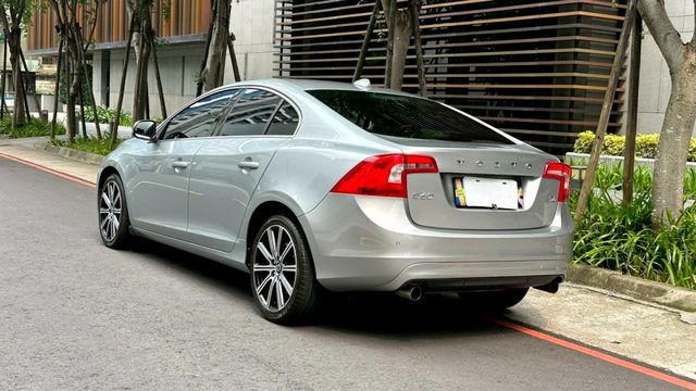 2013年 VOLVO S60 T4 1.6 小改款後 ACC跟車 / 盲點 / 車偏 / 電動椅  第4張相片