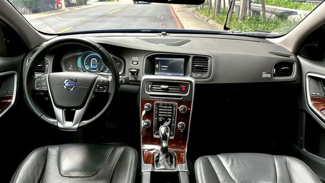 2013年 VOLVO S60 T4 1.6 小改款後 ACC跟車 / 盲點 / 車偏 / 電動椅  第7張相片