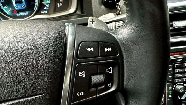 2013年 VOLVO S60 T4 1.6 小改款後 ACC跟車 / 盲點 / 車偏 / 電動椅  第10張相片