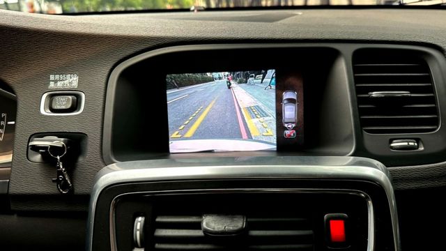 2013年 VOLVO S60 T4 1.6 小改款後 ACC跟車 / 盲點 / 車偏 / 電動椅  第14張相片