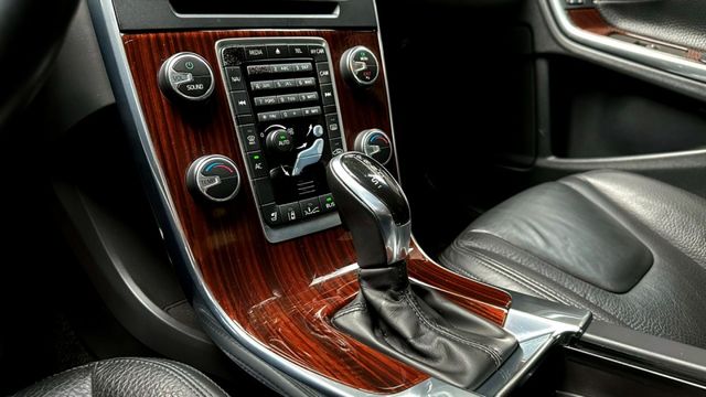 2013年 VOLVO S60 T4 1.6 小改款後 ACC跟車 / 盲點 / 車偏 / 電動椅  第16張相片