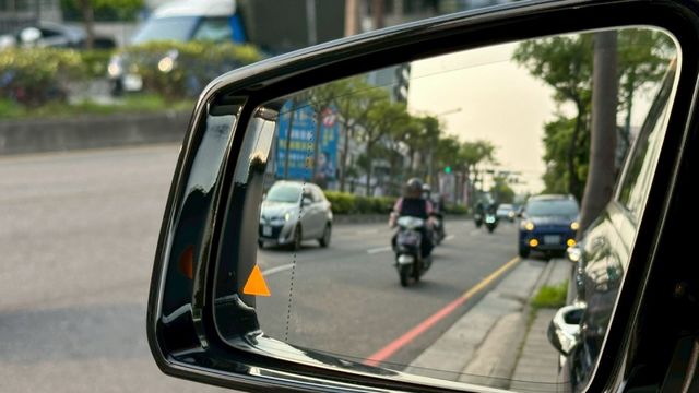 2018年 賓士 B200 AMG LINE 1.6T 總代理 全原廠保養  第9張相片