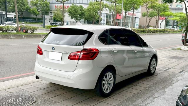 2014年 BMW 218i Active Tourer 1.5 原版件 車況認證  第7張相片