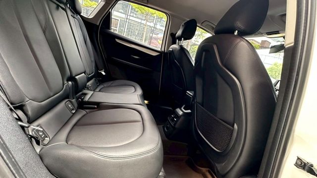 2014年 BMW 218i Active Tourer 1.5 原版件 車況認證  第15張相片