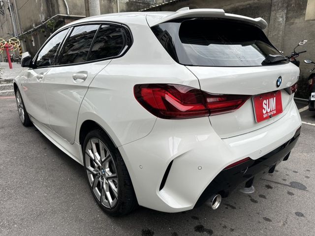 2020年BMW 118i 一手女用車  第8張相片